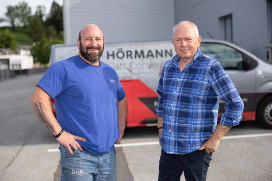 Christian Raidel (b.r.e. Installations GmbH) und und Peter Klatt (HÖRMANN Klatt Conveyors GmbH) sind rundum zufrieden mit der Lösung.