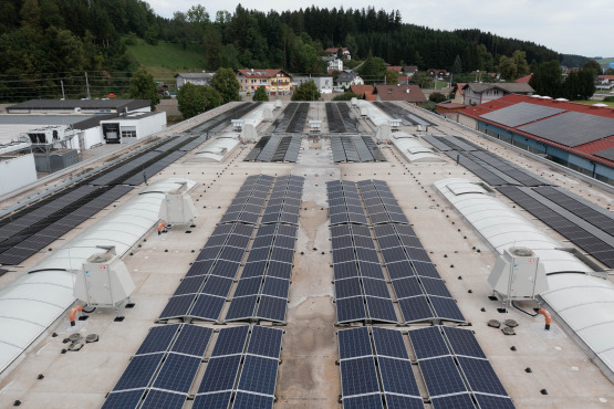  Für ausreichend grünen Strom sorgt die Photovoltaikanlage.