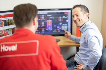 Ausgezeichnetes Biomasse-Heizwerk mit Fernwärme-Technologie von Hoval