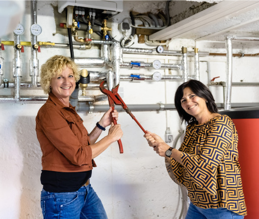 Hoval Kundin und Partnerinstallateurin bei der Heizungssanierung