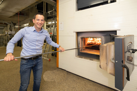 Das Holz für das Heizhaus stammt aus den Wäldern in der Region.