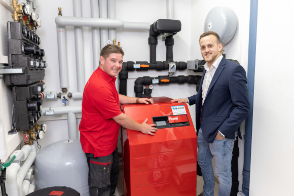 Erdwärmepumpe Thermalia® twin mit Kundendiensttechniker und Installateur