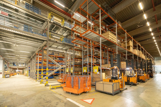 Hoval realisierte für Porsche eine energiesparende Lösung für hohe Hallen.