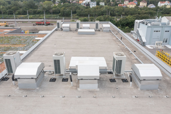 Die Hallenklimalösung von Hoval sorgt für ideale Lagerbedingungen.